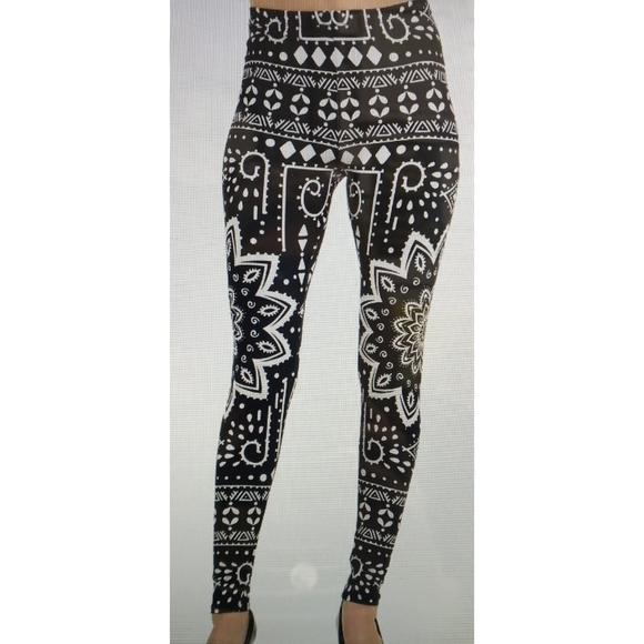 BLACK & White Mandala Print Full length Leggings Size 0-10 NWT - Picture 2 of 2